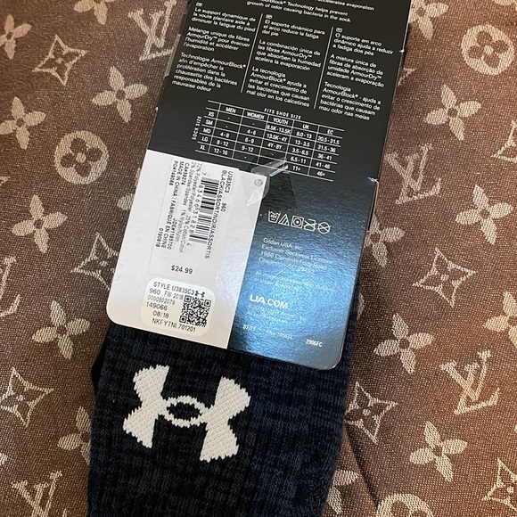 Under Armor Crew Socks - Picture 3 of 3